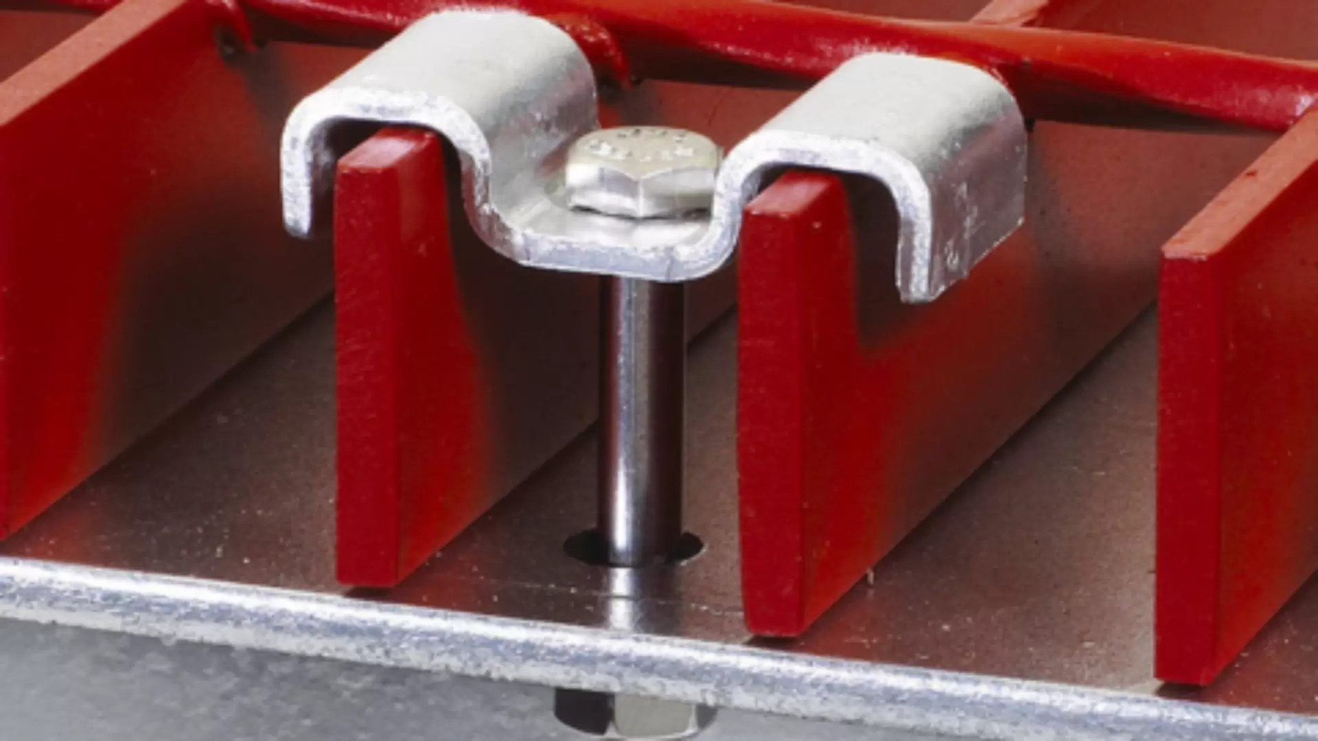 How Grating Clamps Ensure Safety and Stability in Industrial Grating Systems