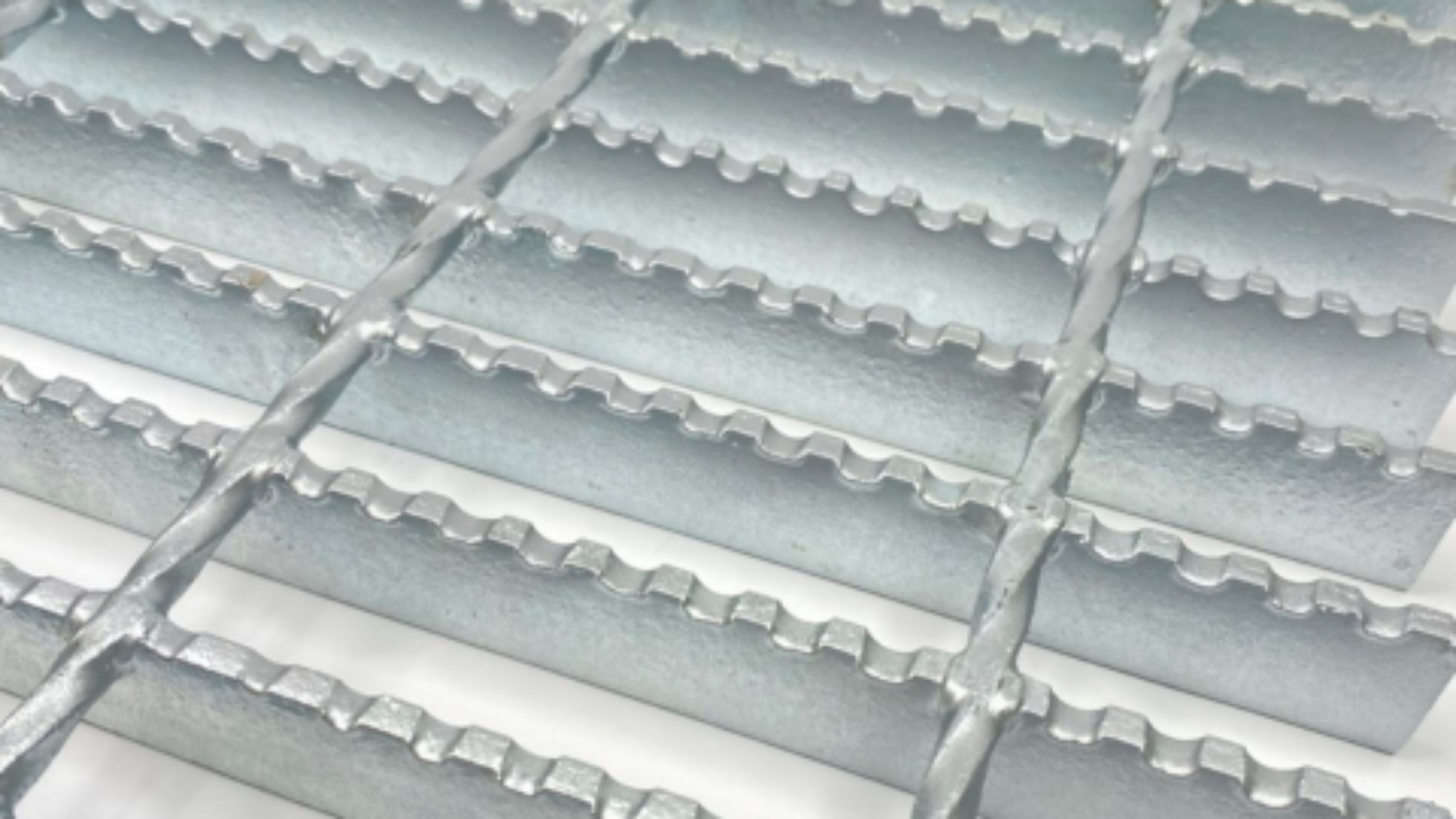 Steel Grating vs Aluminium Grating: Which Material Fits Your Needs Best?