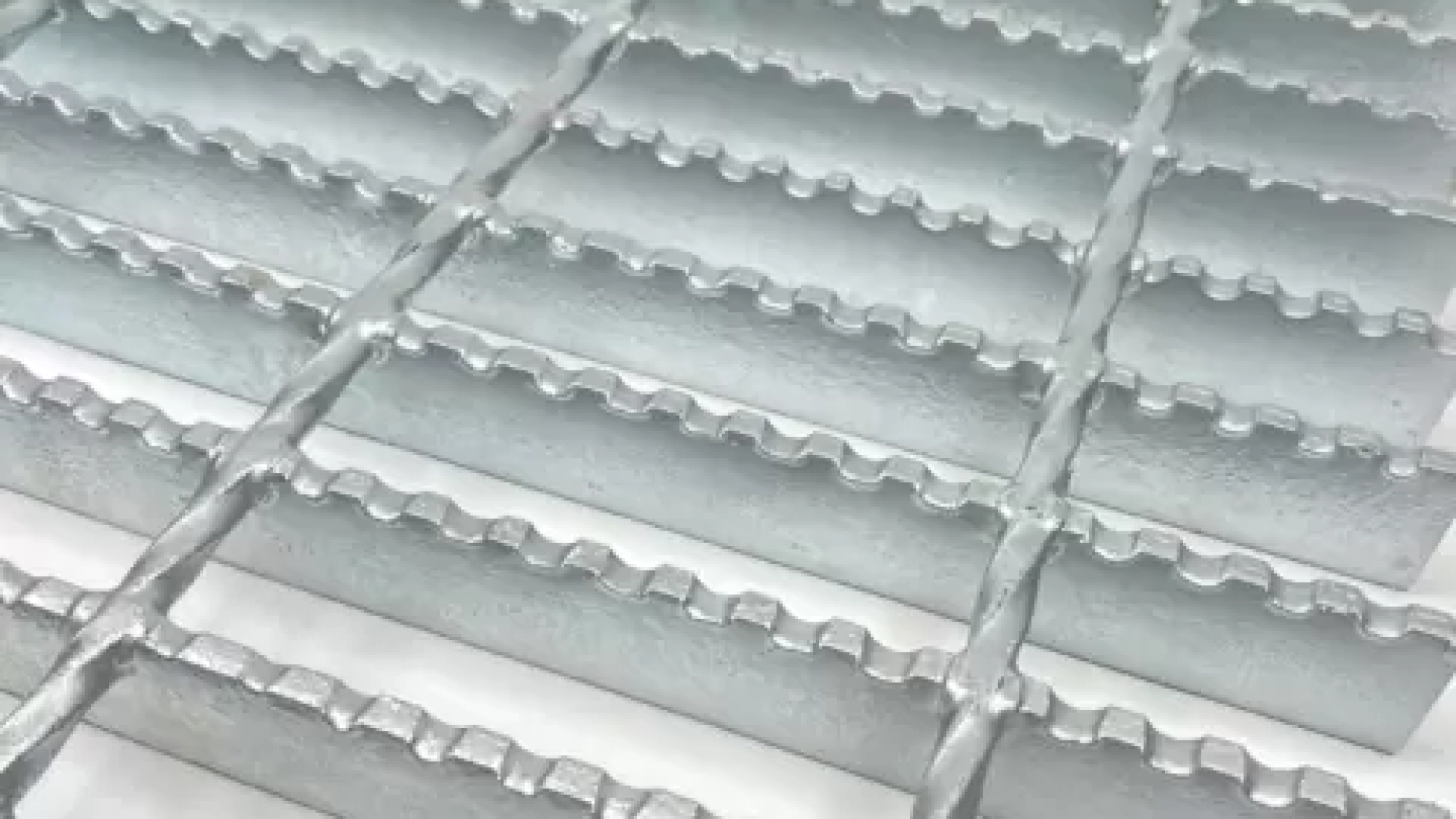 Steel Grating vs Aluminium Grating: Which Material Fits Your Needs Best?