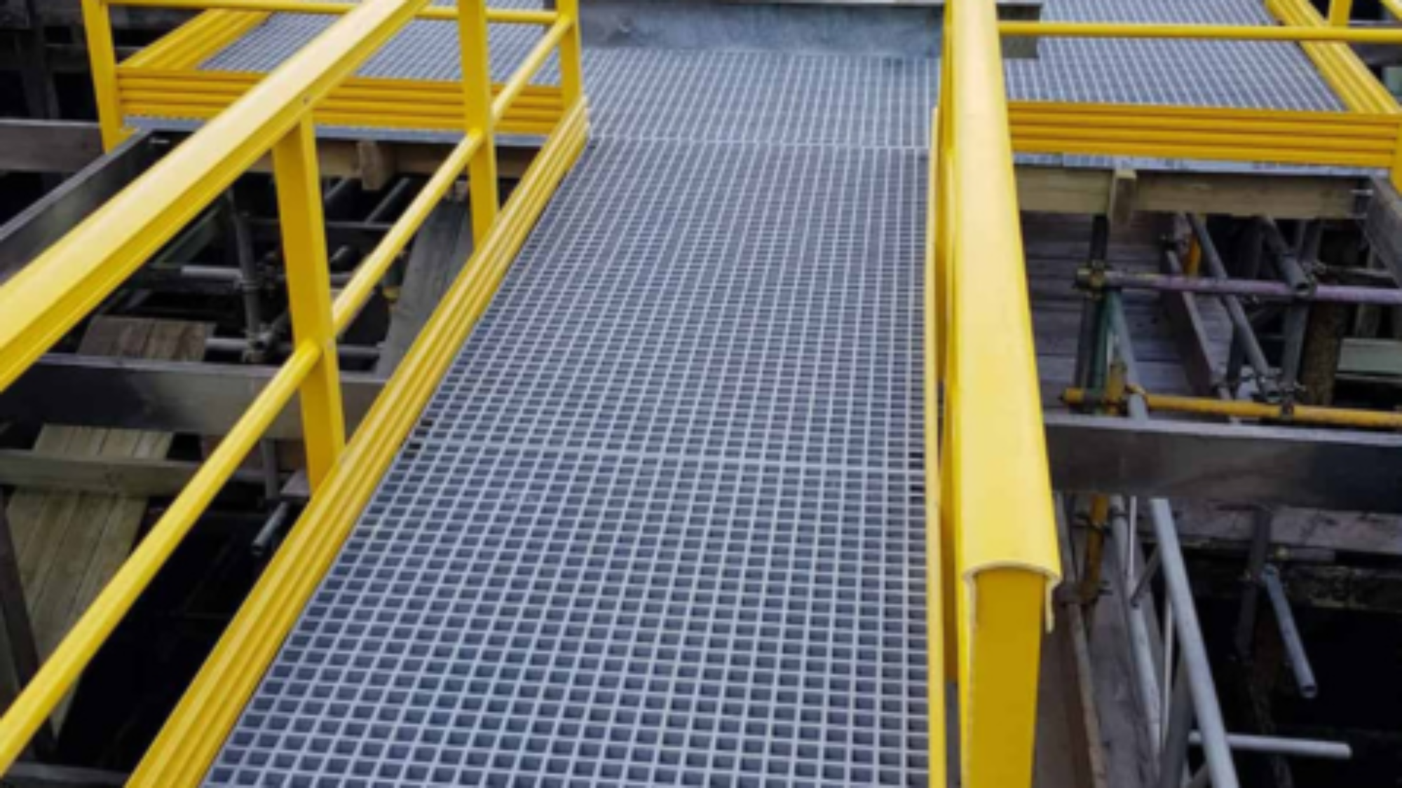 Why Steel Grating is the Best Choice for Walkways and Platforms