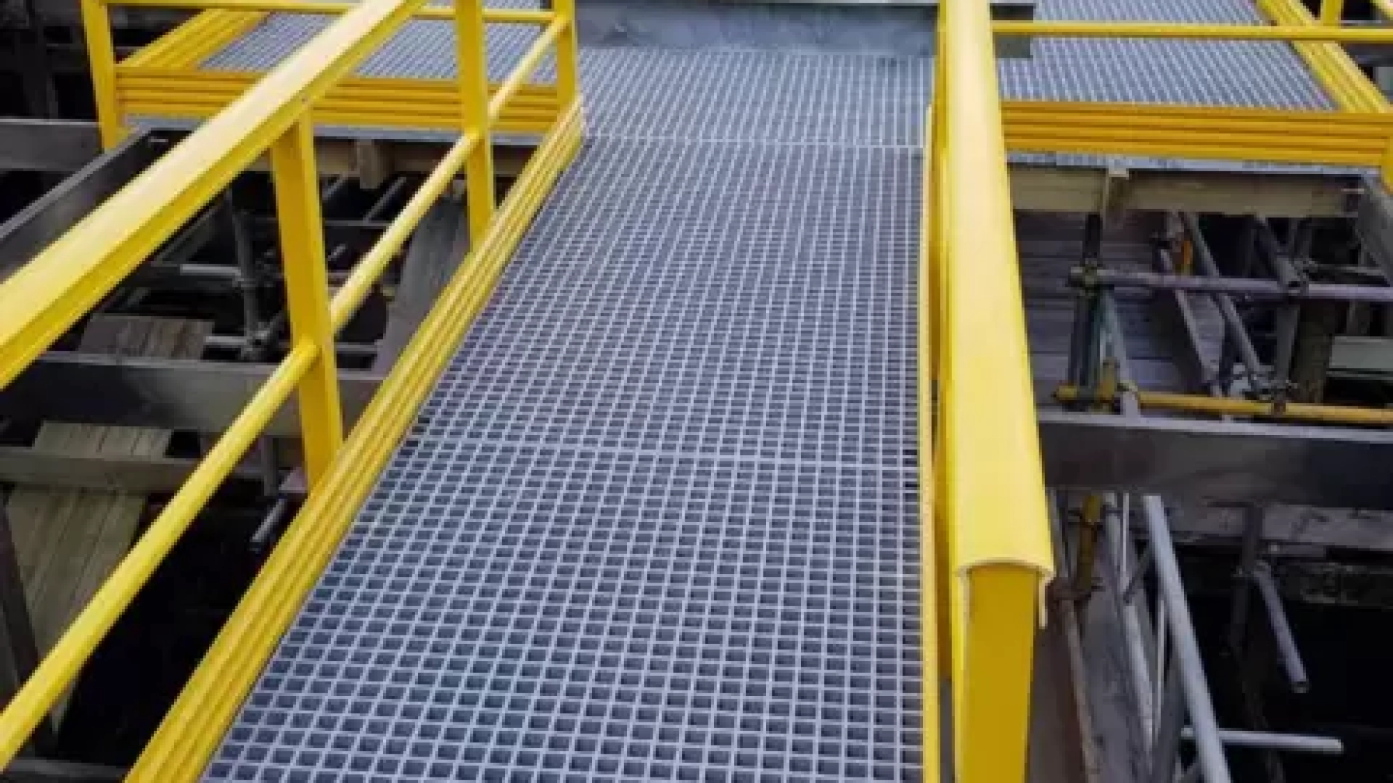 Why Steel Grating is the Best Choice for Walkways and Platforms