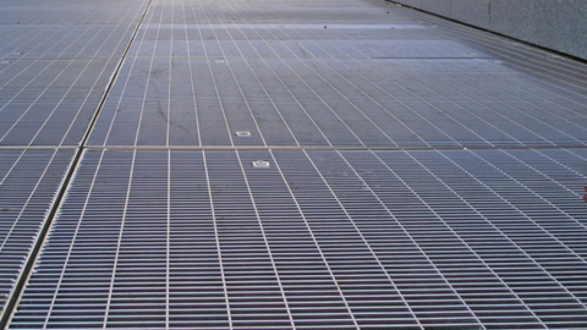 Steel Grating for Pedestrian Walkways: Ensuring Safety & Durability